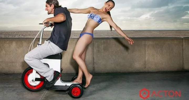 Acton M: il micro-scooter elettrico a tre ruote pronto nel 2014 [video]