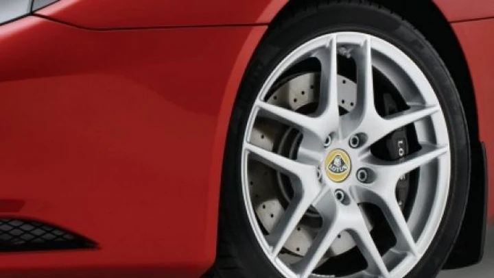 Lotus sceglie Pirelli PZero per la nuova Evora