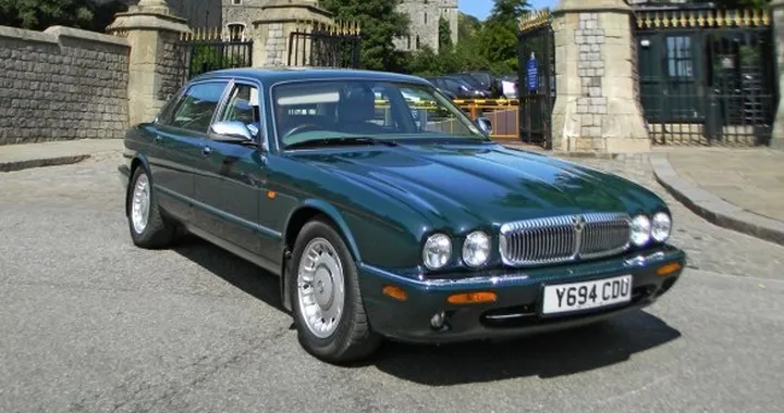 In vendita la Daimler Super V8 LWB della Regina Elisabetta