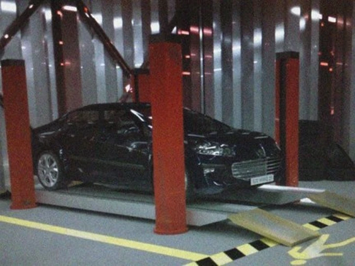 Peugeot 408: primissime foto spia