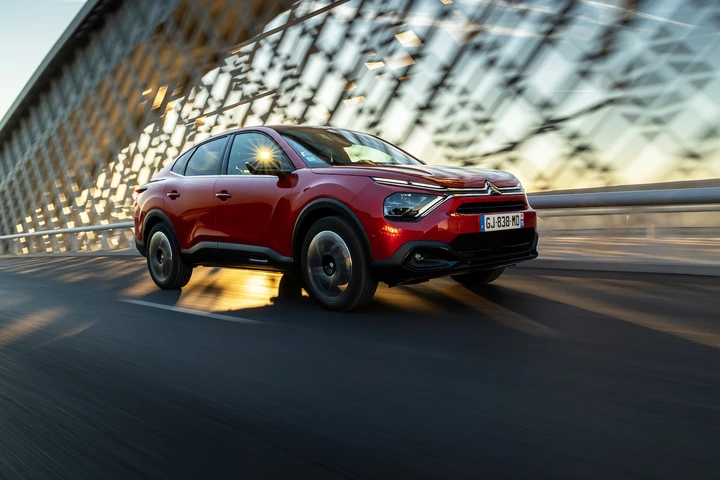 Citroen C4 X: prima prova, prezzi, motori