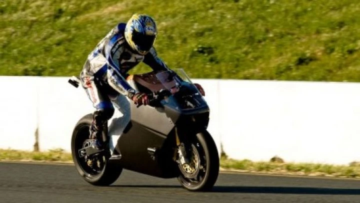 TTXGP: la Mission One prova sul circuito Infineon Raceway in California