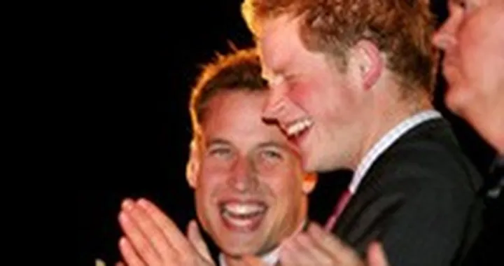I principi William e Harry in Africa in moto