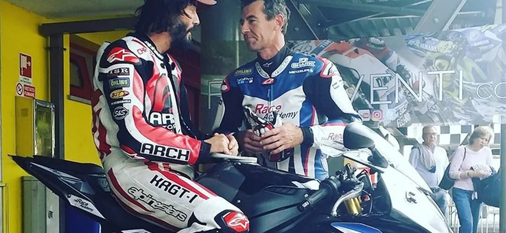 Keanu Reeves gira al Mugello assieme a Troy Corser