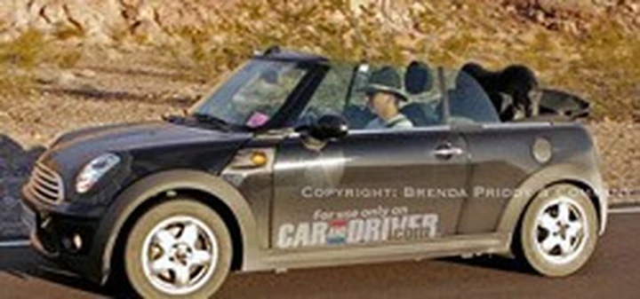 Nuova Mini Cooper Cabrio a capote aperta
