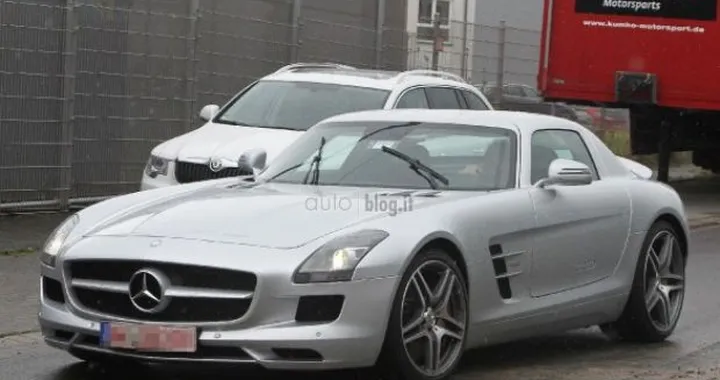 Mercedes SLS AMG E-Cell: foto spia senza veli