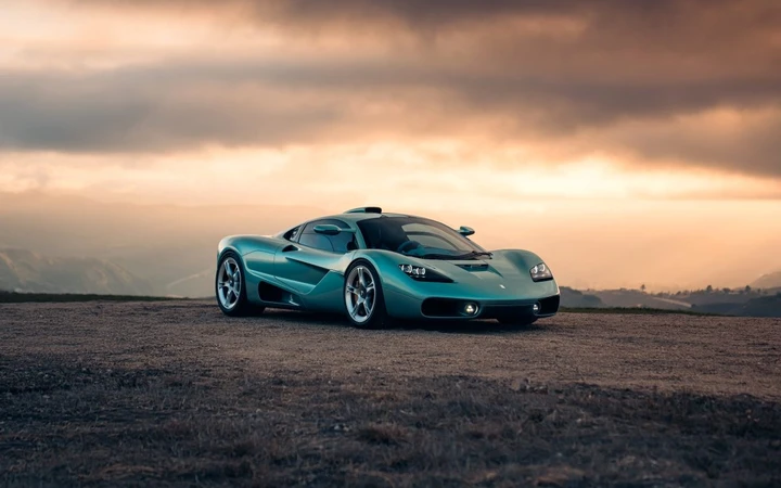 La supercar che si ispira alla McLaren F1: 690 CV, cambio manuale e solo 64 esemplari