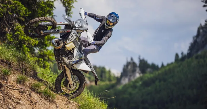 Husqvarna FE Pro e TE Pro 2024: debuttano le nuove moto da enduro [FOTO]