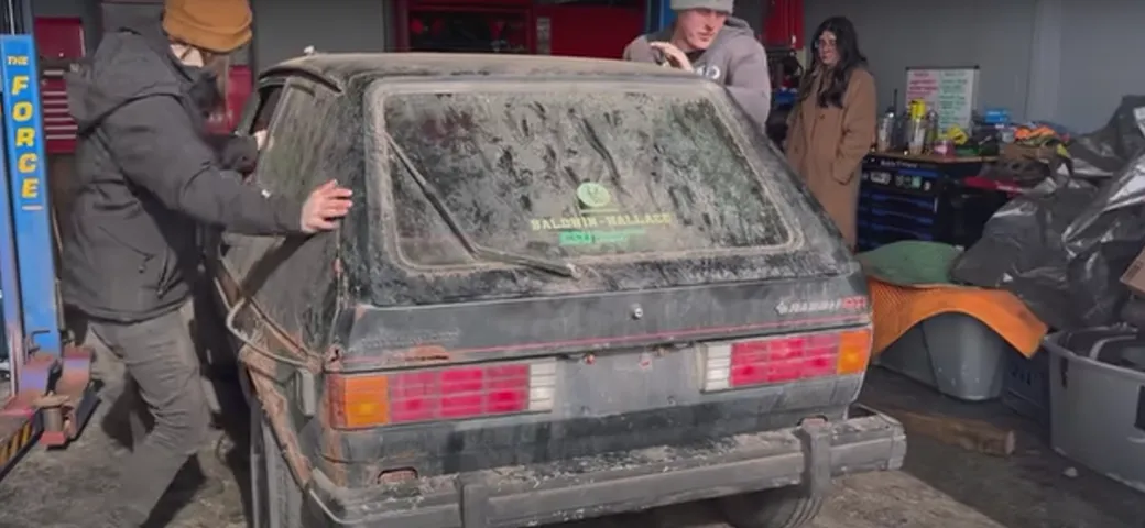 Non veniva lavata da 25 anni, Volkswagen Golf GTI torna a nuova vita [VIDEO]