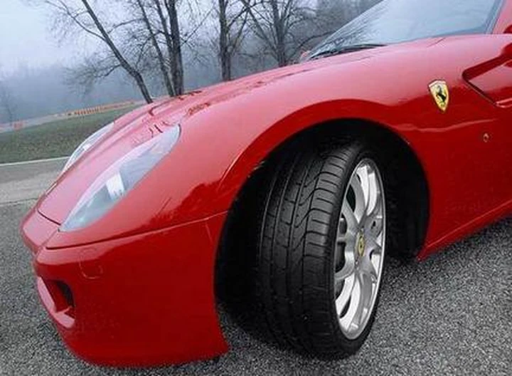 Pirelli Pzero: fino a 370km/h