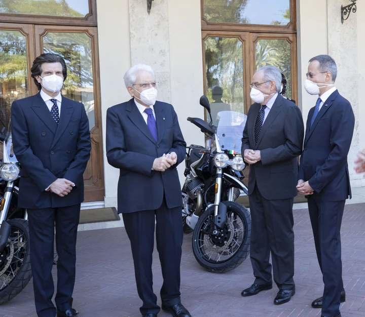 Moto Guzzi, presentate due V85TT al Presidente Sergio Mattarella