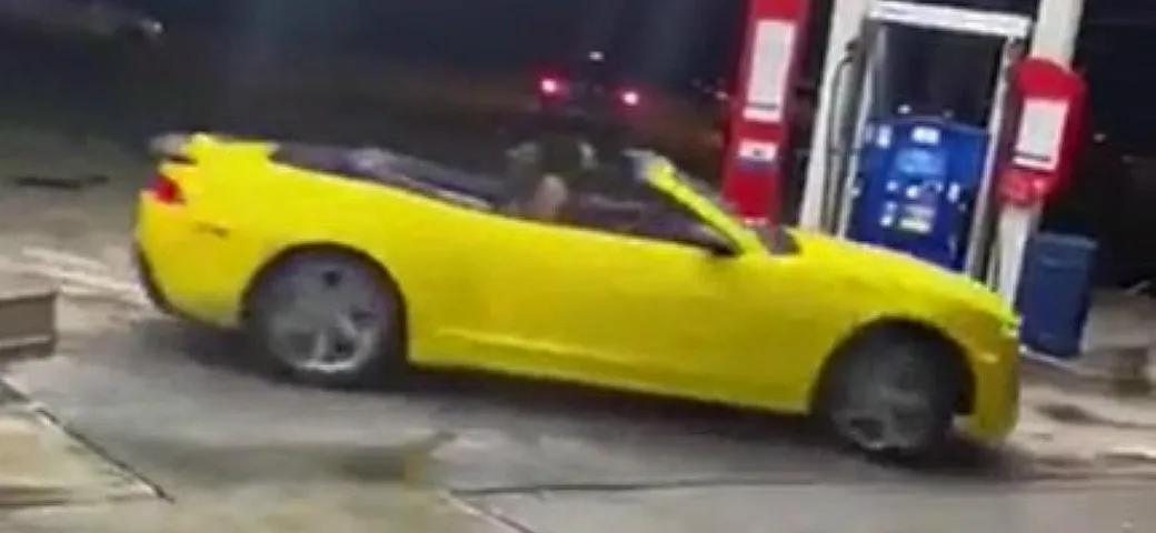 Chevrolet Camaro: drifting pericoloso tra le pompe di benzina [Video]
