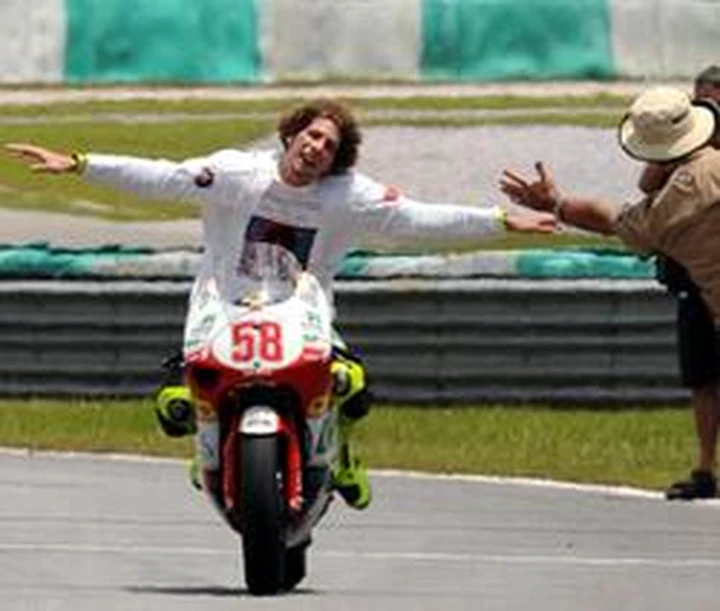 Simoncelli: titolo e multa di 1000 dollari per guida senza casco