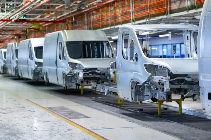Stellantis, riparte la produzione ad Atessa con 400 dipendenti in meno