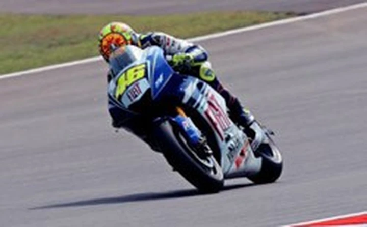 Brno: Stoner a terra lascia a Rossi gara e titolo iridato