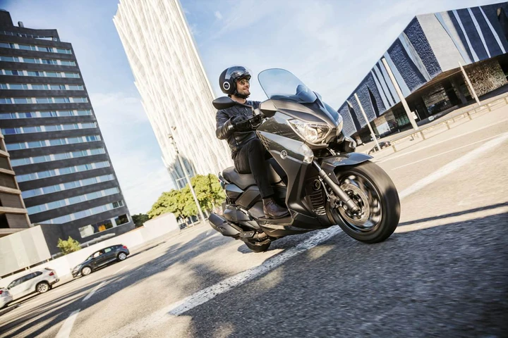 Yamaha scooter 2016: X-Max Iron Max e nuova gamma Sport e 50cc