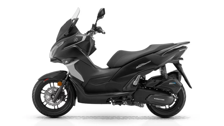 QJ Motor MTX 300: lo scooter tuttofare che sfida la concorrenza urbana