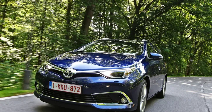 Toyota Auris 2015 ibrida, diesel e benzina: la video prova di Autoblog