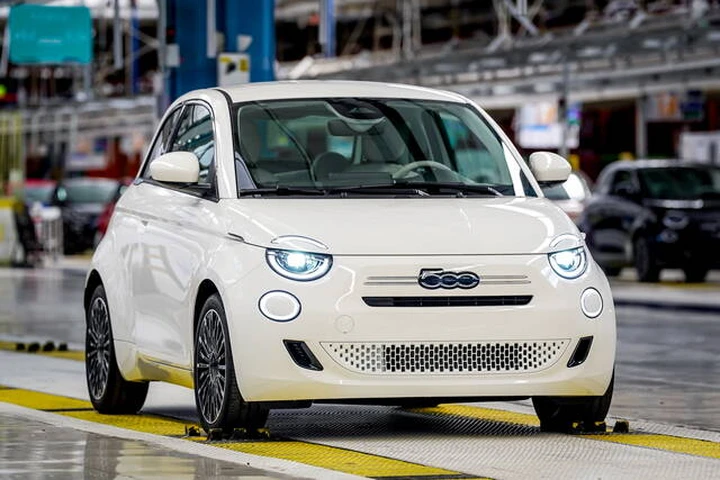 Fiat 500 Hybrid riparte da Mirafiori: già 5000 unità entro fine 2025
