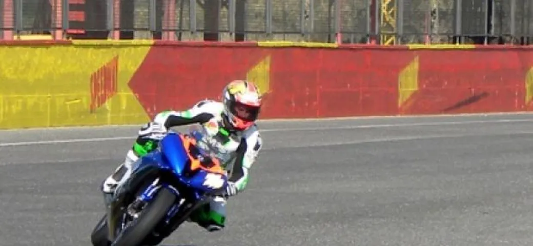 Simone Corsi si allena in sella alla Yamaha R6 del Team Ciatti