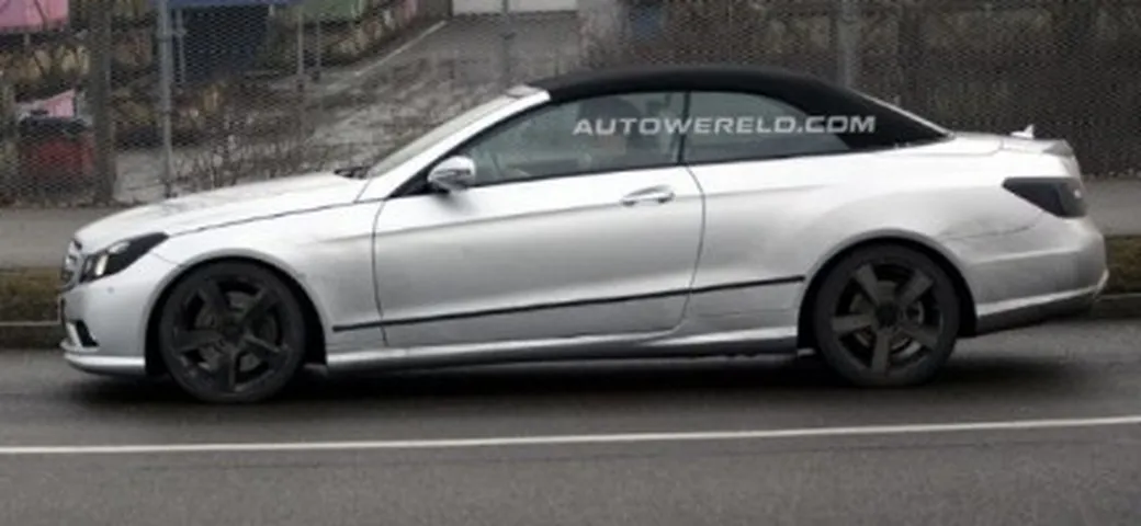 Clamorose foto spia: la Mercedes Classe E Cabriolet avrà il tetto in tela!