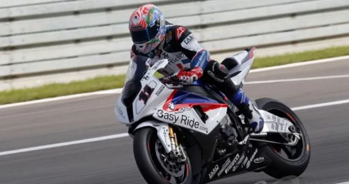 WSBK, test di Magny Cours: per Corser e Haslam  S 1000 RR 2011 più potente ed equilibrata