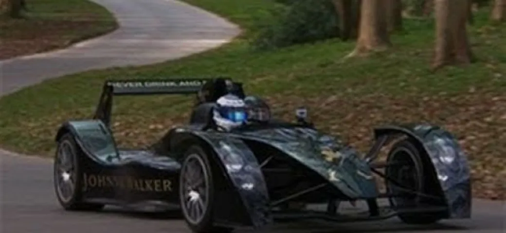 Caparo T1: la prova di Mika Hakkinen!
