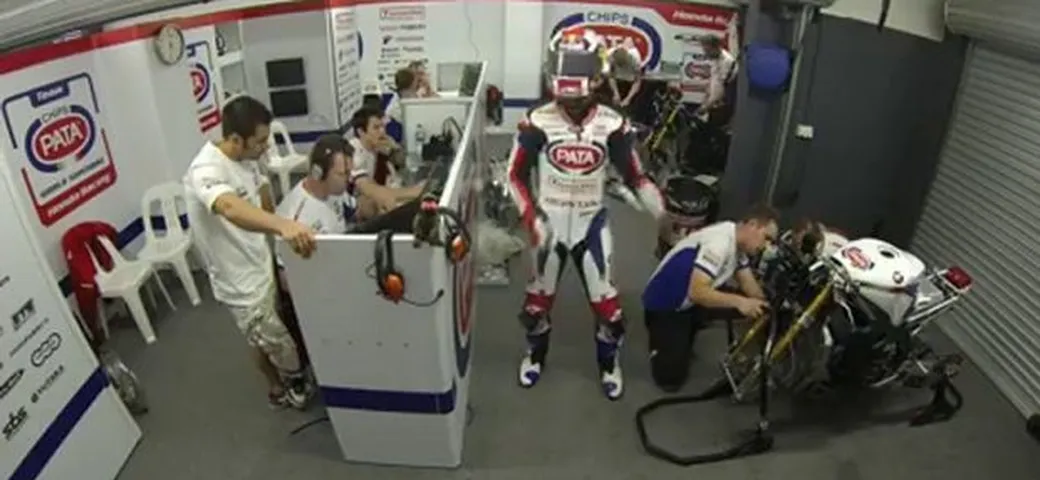 Harlem Shake mania anche in Superbike!