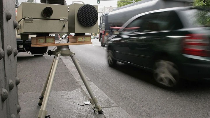 A 154 km/h con bimba a bordo, peccato che non avesse l'RC auto