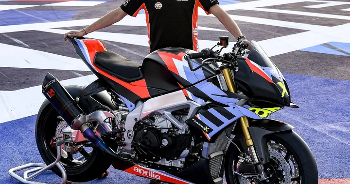 Max Biaggi: i "botti di Capodanno" arrivano dalla Aprilia Tuono V4 X