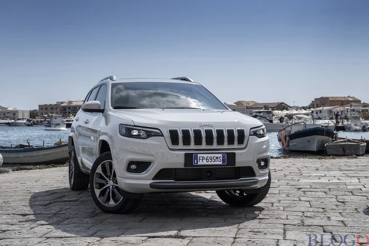 Jeep Cherokee: prezzo, allestimenti e scheda tecnica