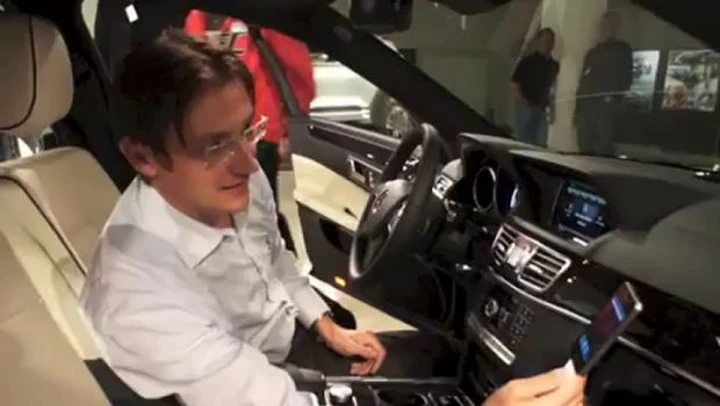 Siri su Mercedes Classe E in video