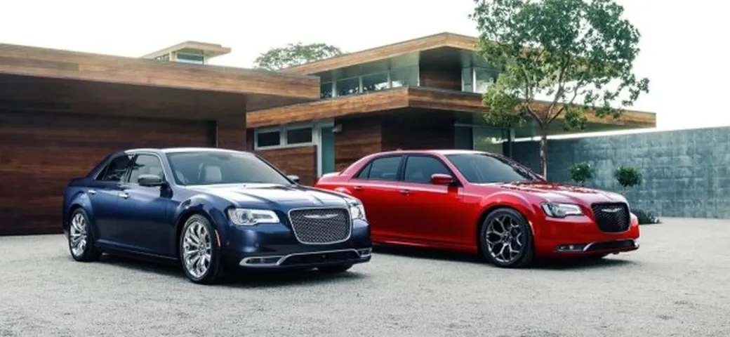 Aggiornamenti di dettaglio per la Chrysler 300 in versione Model Year 2015