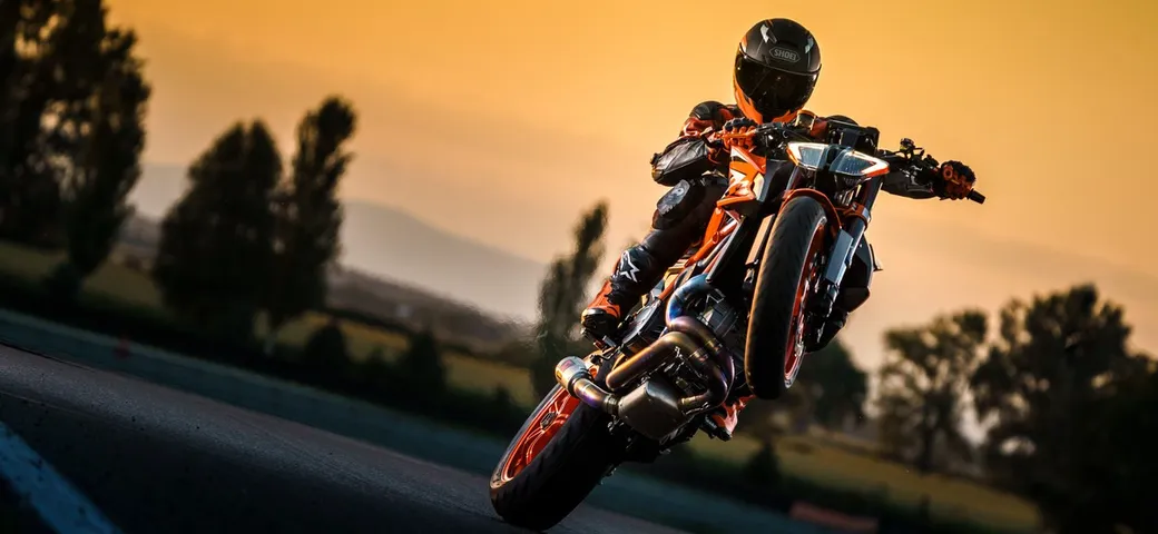 KTM svela 1290 Super Duke R 2022 e la nuova declinazione 1290 Super Duke R Evo