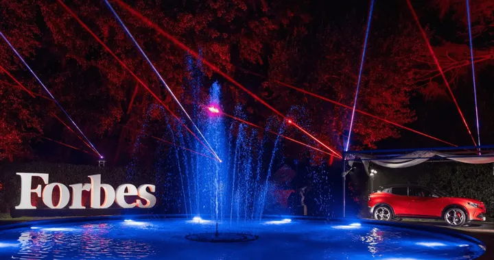 Alfa Romeo protagonista all'esclusivo Winter Gala 2024 di Forbes Italia