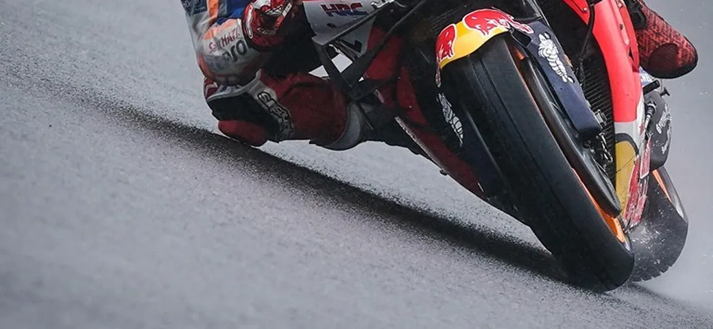 MotoGP qualifiche: Marquez “brucia” le tre Yamaha di Morbidelli, Quartararo, Vinales. Rosse, terza fila. Rossi 10°