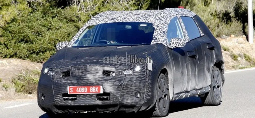 Nissan: foto spia della nuova segmento C
