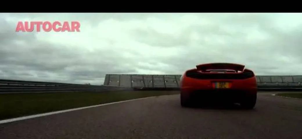 Video: Autocar Porsche 911 GT3 RS contro McLaren MP4-12C