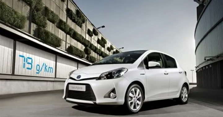 Toyota Yaris Hybrid: prezzo, listino e allestimenti dell'auto ibrida