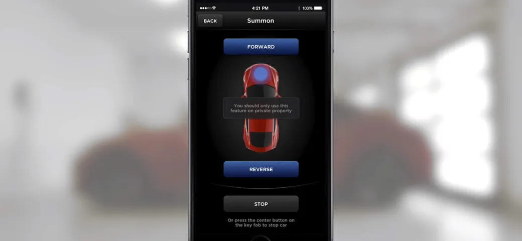 Auto elettriche Tesla: come usare la modalità Summon per non pagare il parcheggio