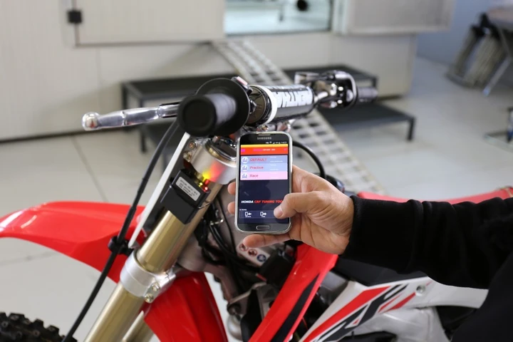 WiFi-COM2: gestione elettronica Honda by Athena