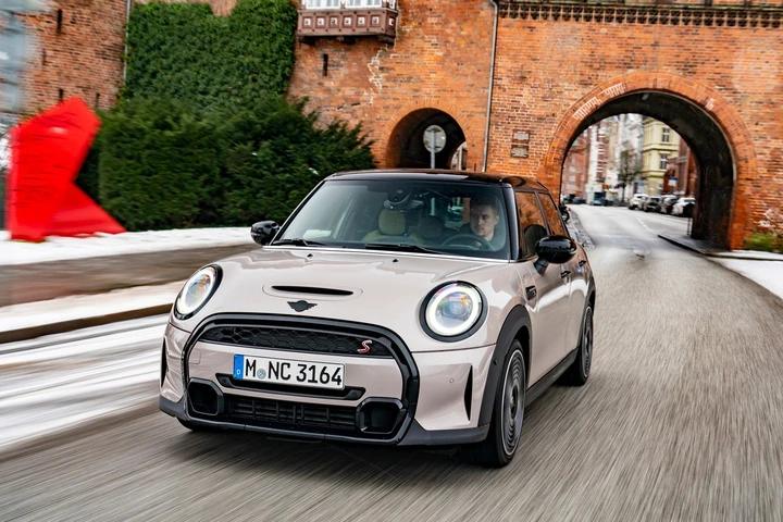 Mini 5 porte 2021: novità e prezzi del restyling