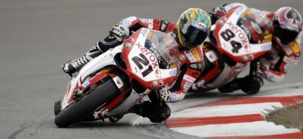 SBK: Troy Bayliss allunga in classifica ma Haga si avvicina