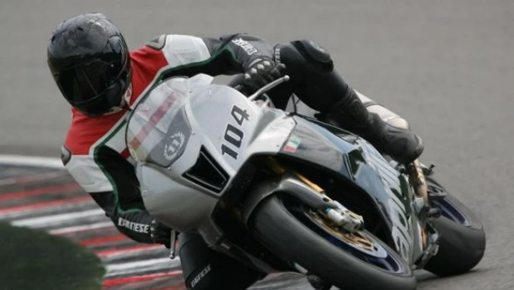 Scatto in Corsa: Aprilia RSV1000
