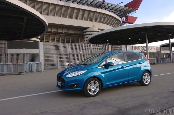 Ford Fiesta: prezzi, brochure, caratteristiche e prova su strada