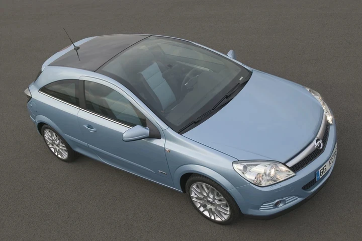 Opel Astra Diesel Hybrid, i vent'anni di un'auto pionieristica