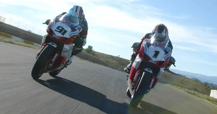 BSB: Lavilla e Haslam testano la 999 - video