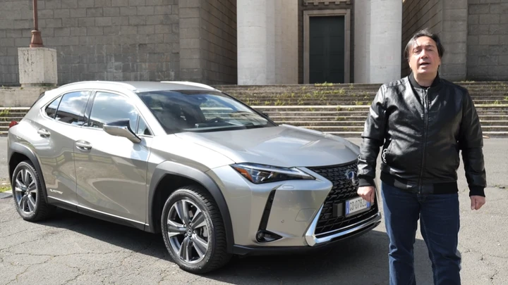 Lexus UX300e: la prova su strada