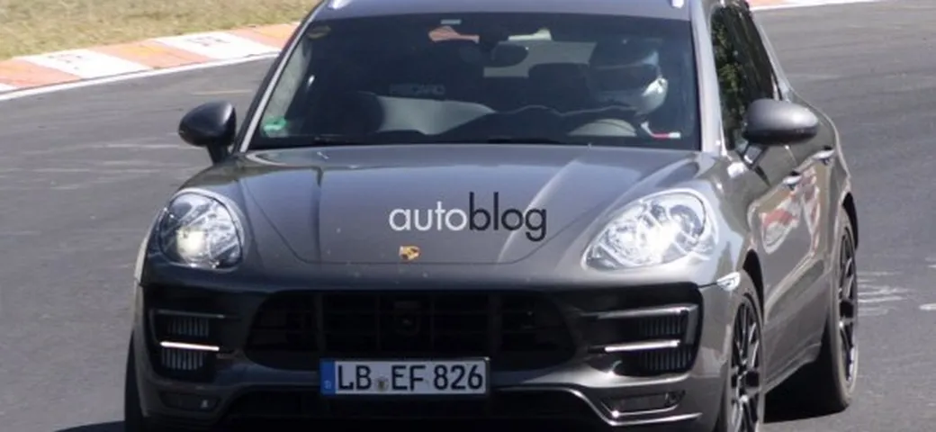 Porsche Macan: foto spia al Nurburgring