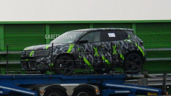 Jeep Avenger, SUV più venduto in Italia, si prepara al restyling